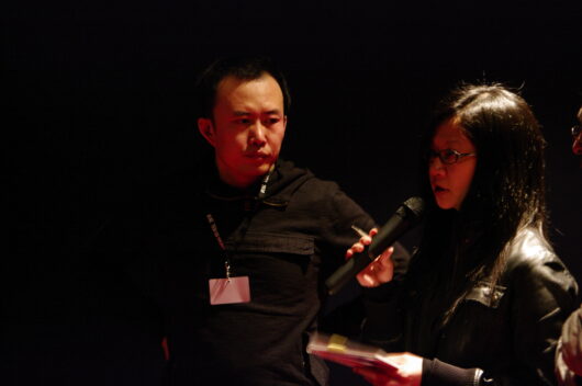 25 Mars - Compétition Internationale. Le réalisateur Du Haibin présente son film 1428 avec Sylvie Lin (traduction) © Gaëlle Delort