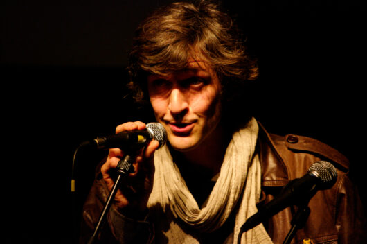 27 Mars - Mémoire du Réel. Le réalisateur Henri-François Imbert présente la séance hommage au réalisateur sénégalais Samba Félix Ndiye © Gaëlle Delort