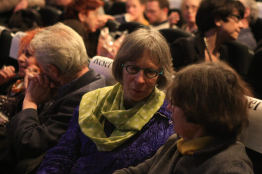 17 Mars - Cérémonie d'Ouverture. Spectatrices en salle © Marion Staltel