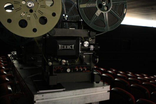 22 Mars - Projecteur EIKI 16mm © Marion Staltel