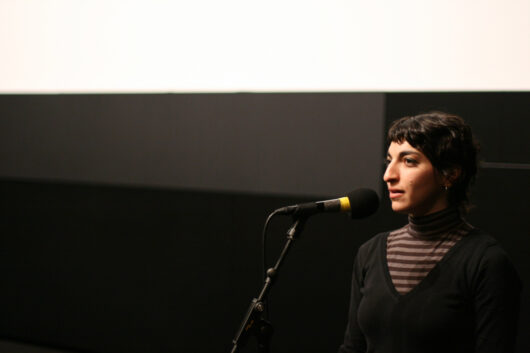 14 Mars - Compétition Internationale. La réalisatrice Bani Khoshnoudi présente son film A PEOPLE IN THE SHADOWS © Alexia Villard