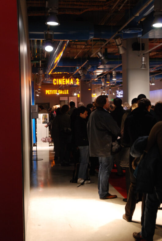 9 Mars - File d'attente © Mélodie Penet