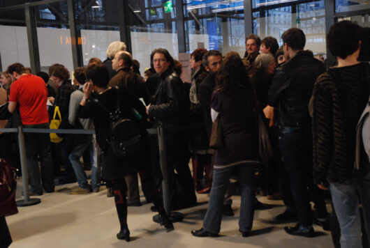 14 Mars - File d'attente © Mélodie Penet