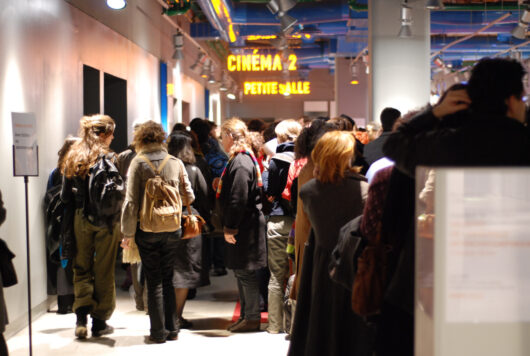 12 Mars - File d'attente © Mélodie Penet