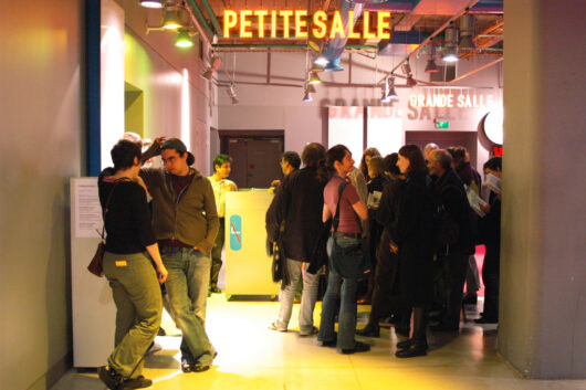 12 Mars - File d'attente de la petite salle du Centre Pompidou © Caroline Cieslik