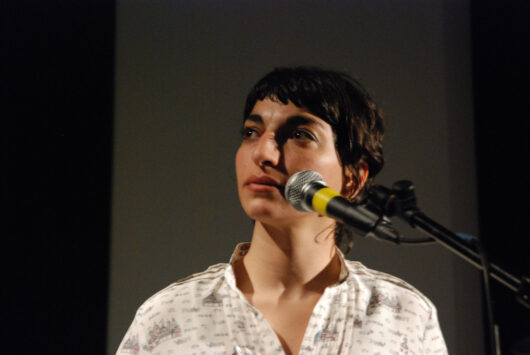 13 Mars - Compétition Internationale. La réalisatrice Bani Khoshnoudi présente son film A PEOPLE IN THE SHADOWS © Alexia Villard