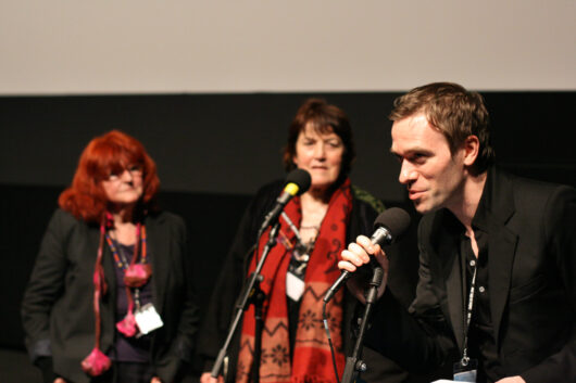 11 Mars - News From. La réalisatrice Helga Reidemeister (au centre) présente son film MEIN HERZ SIEHT DIE WELT SCHWARZ - EINE LIEBE IN KABUL avec Heike Hurst (traduction) et François Bonenfant © Valérie Dupoy
