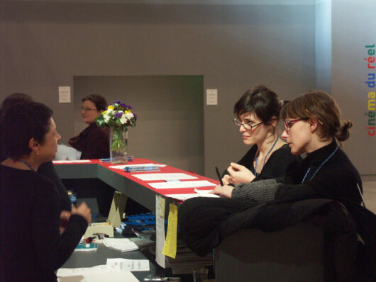 Bureau d'accueil du festival © Mathieu Marre