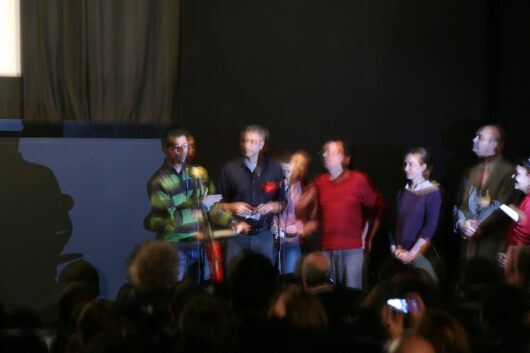 17 Mars - Cérémonie de Clôture. Palmarès. Prix Joris Ivens : EN LO ESCONDIDO (CEUX QUI ATTENDENT DANS L'OBSCURITE) du réalisateur Nicolas Rincón Gille. Remis par le Jury international © Florent Michel