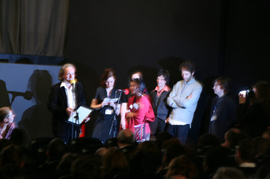 17 Mars - Cérémonie de Clôture. Palmarès. Prix des Jeunes - Cinéma du réel : AUS DER ZEIT (HORS DU TEMPS) de Harold Friedl. Remis par le Jury des jeunes © Florent Michel