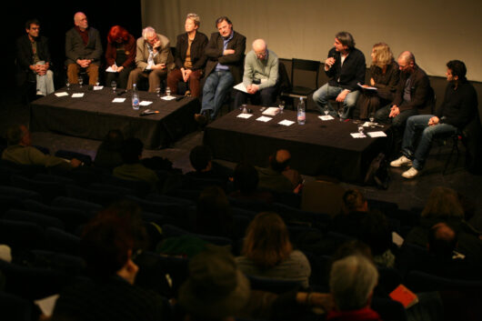 18 Mars - Rencontre avec les cinéastes allemands. Sous la conduite du critique Bernard Eisenschitz. Avec Harun Farocki, Klaus Wildenhahn, Heike Hurst (traduction simultanée), Peter Nestler, Karin Jurschick, Harmut Bitomsky, Gerd Kroske, Thomas Heise et Romuald Karmakar © Florent Michel